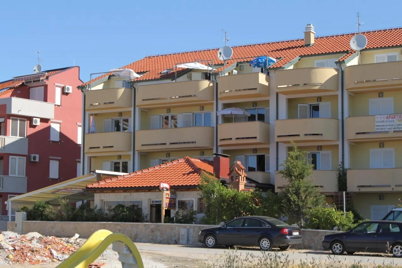 Apartment Povljana 3316G