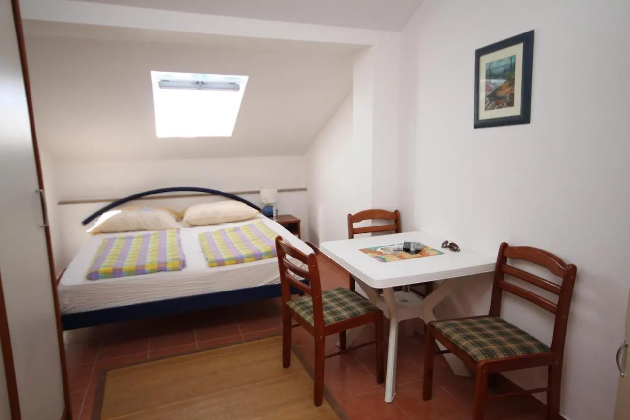 Apartment Povljana 3316G