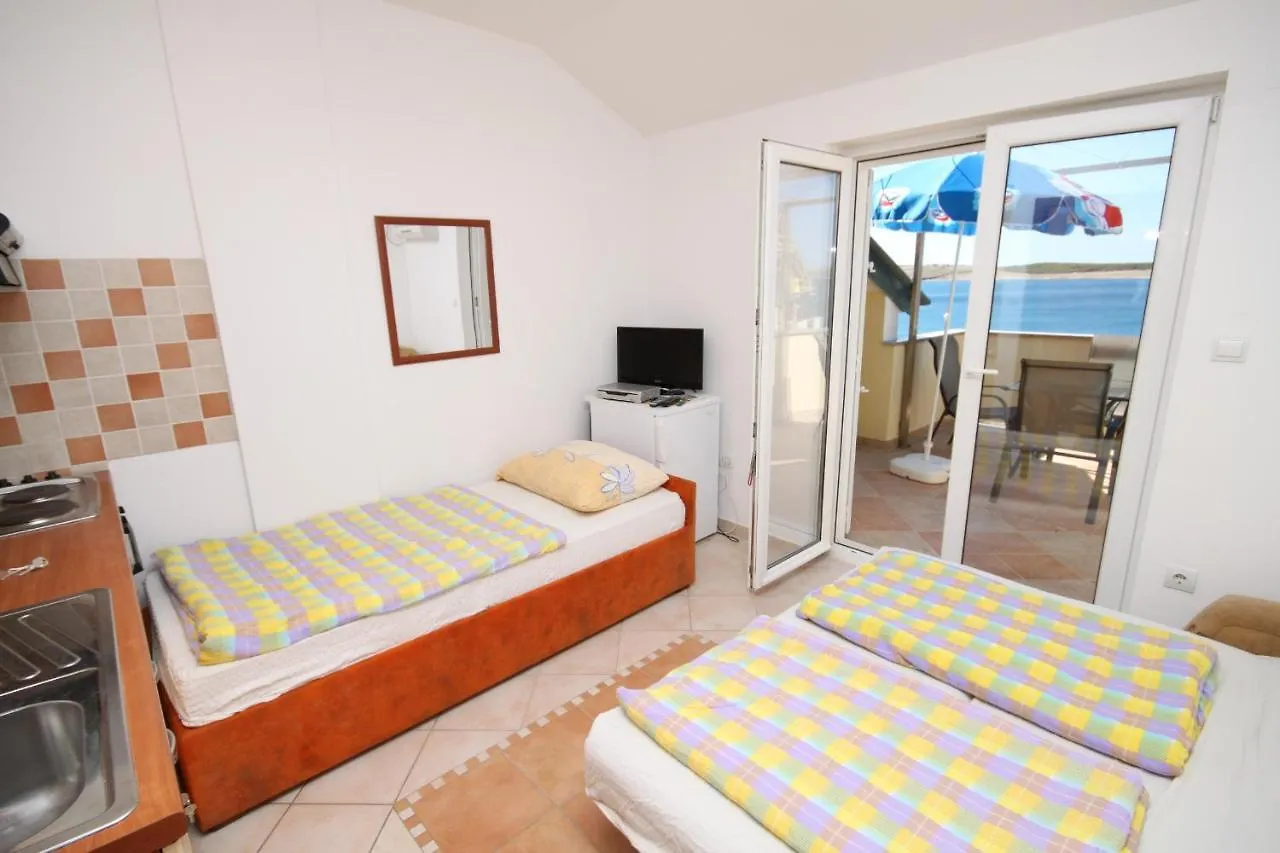 Apartment Povljana 3316G Croatia