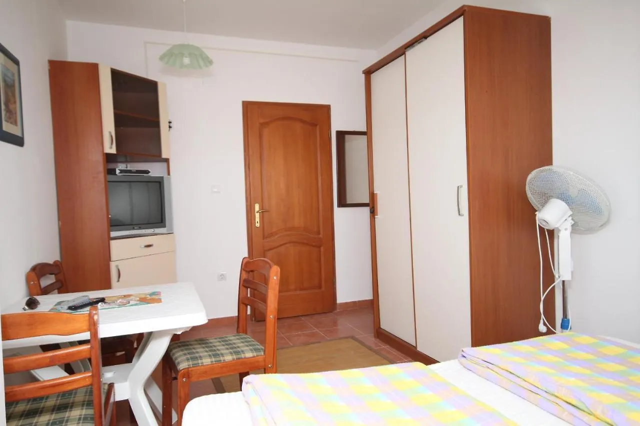 Apartment Povljana 3316G